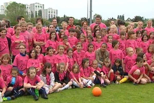 En 2013, la Ligue d'Auvergne de football compte 2300 pratiquante.