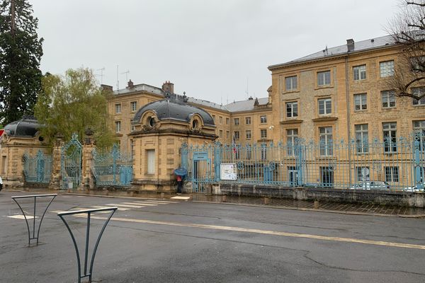 La préfecture des Ardennes a été confinée pendant plus d'une heure ce lundi 8 mars.