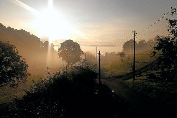 Le brouillard juste là pour la touche romantique ce matin sur Les Pays de La Loire.