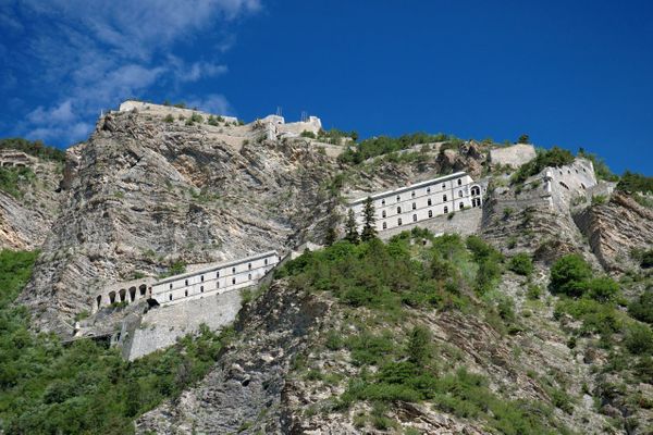 Le fort de Tournoux s'étale sur un dénivelé de 700 mètres.