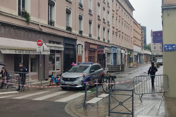 Un important périmètre de sécurité a été mis en place ce jeudi 23 mai en centre-ville de Grenoble afin de permettre la reconstitution judiciaire du drame qui s'est joué le 7 juillet 2022.