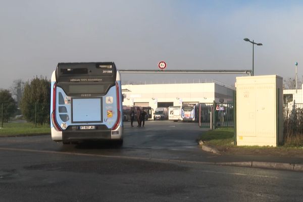 Un bus de Francilité Seine-et-Oise (FSO) rentre au dépôt de Saint-Ouen dans le Val-d'Oise.