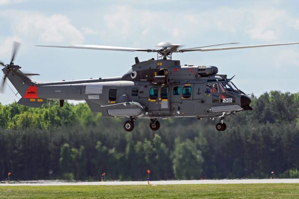 Un hélicoptère Airbus volant en Pologne : voilà ce que la France voudrait voir plus souvent.