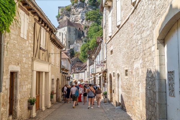 Malgré un léger repli, l'Occitanie est la 2ᵉ région concernant la fréquentation touristique en 2024.