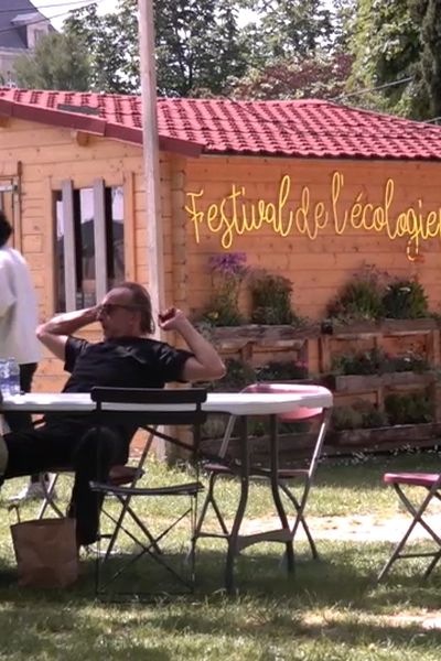 Le festival de l'Écologie populaire s'est déroulé sous un temps ensoleillé.