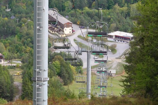 Les remontées mécaniques de la station du Grand Puy vont fermer le 1ᵉʳ novembre et être démontées pour être revendues.