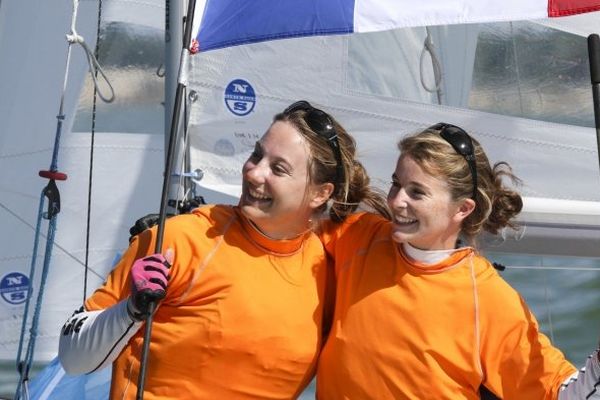 Aloïse Retornaz et Maëlenn Lemaître, championnes du monde junior de 470