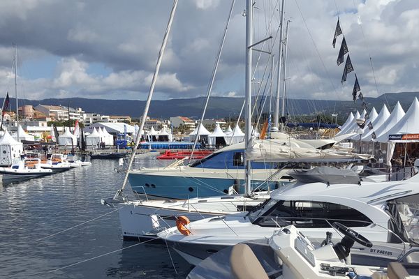 Salon nauticales à la Ciotat avec pour la première fois, un  stand avec des bateaux d'occasion