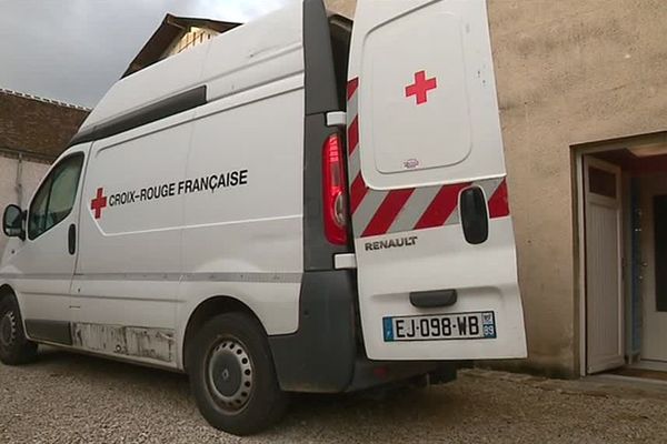 La Croix-Rouge de Sens doit travailler avec un camion classique et des caisses isothermes depuis le vol.