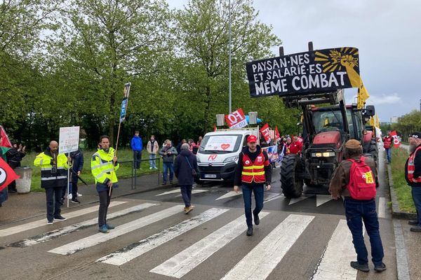 La Confédération paysanne a annoncé soutenir la manifestation et était présente aux côtés de l'intersyndicale à Rennes, ce 1er mai 2024.