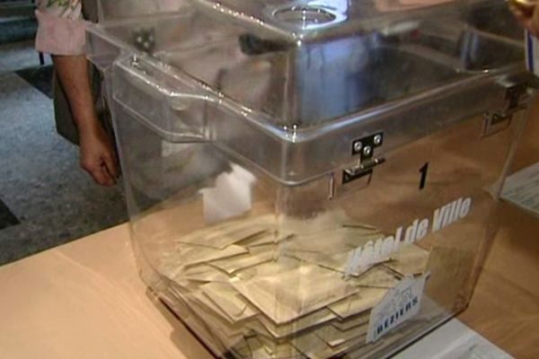 Jour de vote à l'hôtel de ville de Béziers