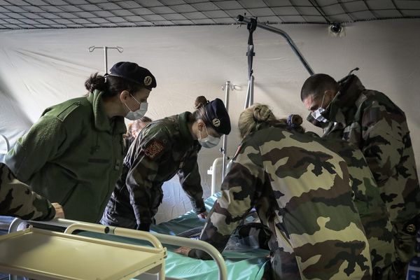 L'hôpital militaire de Mulhouse installé sur le parking de l'hôpital civil