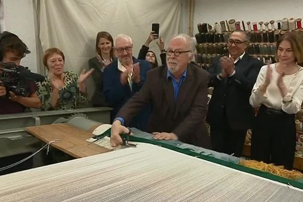 Les ateliers Pinton de Felletin ont transposé une toile de l'artiste colombien en tapisserie. Il aura fallu 3000 heures de travail pour réaliser ce tissage de 20 m².