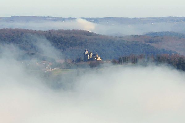 Domme, perché entre ciel et terre, un village plébiscité par les touristes pour la richesse de son patrimoine