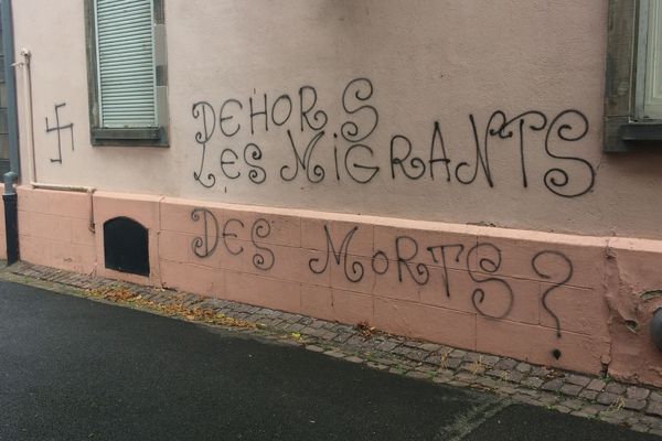 Des tags racistes et néonazis sur les murs de la résidence sociale Saint-Charles à Schiltigheim.