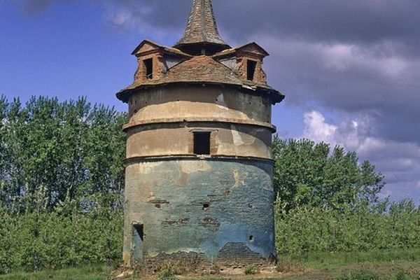  Le pigeonnier de Saint-Cry à Montech, Tarn-et-Garonne, France.