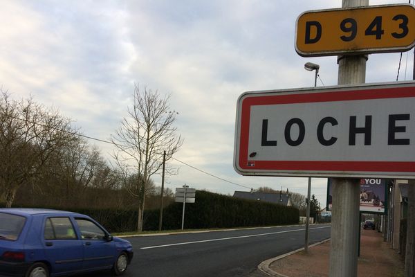 La RD943 à l'entrée de Loches