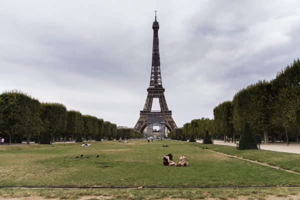 La mairie de Paris a finalement reculé sur le projet de réaménagement des abords de la tour Eiffel.