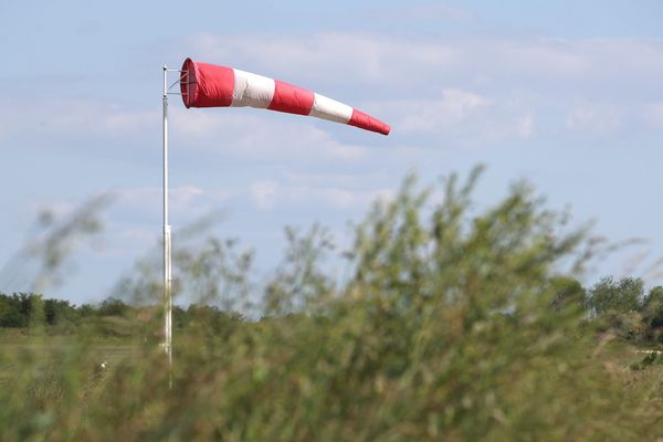 Les vents "pourront atteindre 100 km/h", a précisé la préfecture.