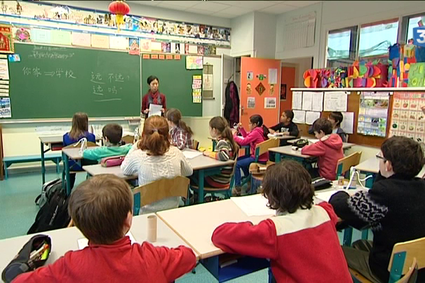 Tous les matins, cette classe de primaire étudie le chinois