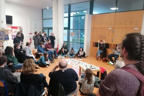 Une cinquantaine de personnes occupent l'INSPE à Rennes depuis ce mercredi 20 mars.