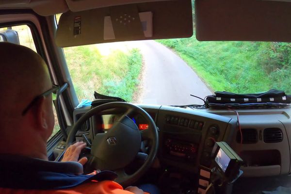 Dans la Manche, les camions poubelles participent à la cartographie de la couverture mobile du département