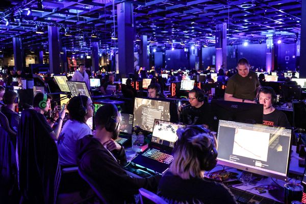 En France, l'e-sport gagne du terrain avec pus de 300 professionnels en 2023.