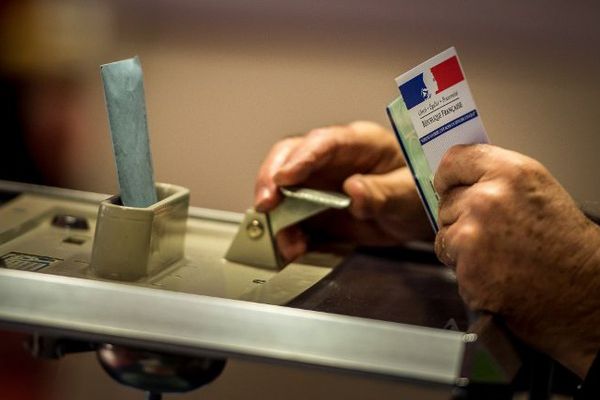 Région Centre-Val de Loire : trois listes pour le second tour des élections régionales