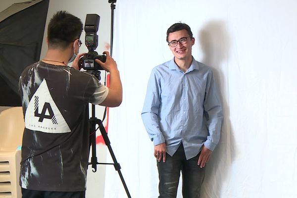 Guillaume, étudiant en première année d'histoire, prend la pause sous l'objectif d'Eric La.