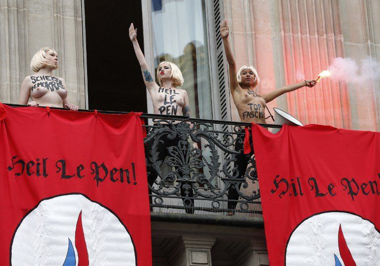 Défilé Fn à Paris Trois Femen Aux Seins Nus Interrompent Le Discours De Marine Le Pen 1990