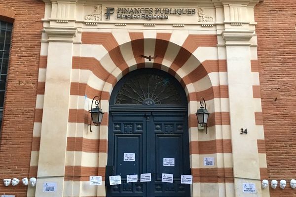 Le blocage des 5 entrées de la direction régionale des Finances publiques a duré une heure. 