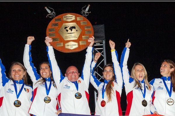 Le vol relatif féminin se porte bien. Les 4 françaises (dont la haut-alpine, Clémentine Le Bohec, complètement à droite) ont remporté l'or aux derniers mondiaux qui avaient lieu début octobre en Australie. Avec un record du monde à la clé.