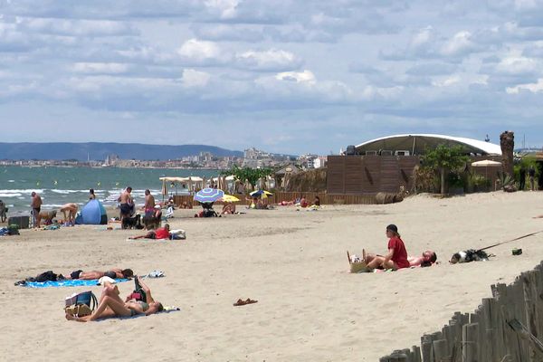 La Grande-Motte (Hérault) - un restaurant de plage en bord du littoral au Grand Travers - 2023.