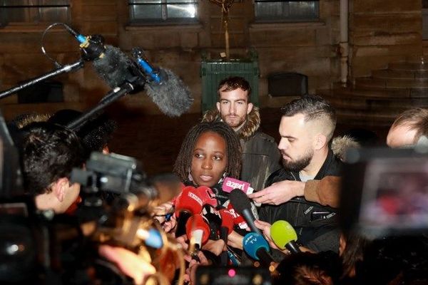 Priscillia Ludosky et Eric Drouet à la sortie du Ministère de la Transition écologique le 27 novembre 2018 à Paris