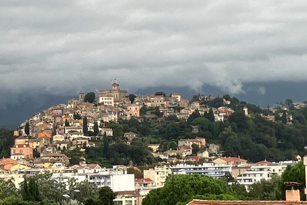 Météo-France a placé en vigilance orange les Alpes-Maritimes et le
Var. Cette vigilance devrait durer au moins jusqu'à mercredi minuit. Cagnes-sur-Mer ce 16 octobre.