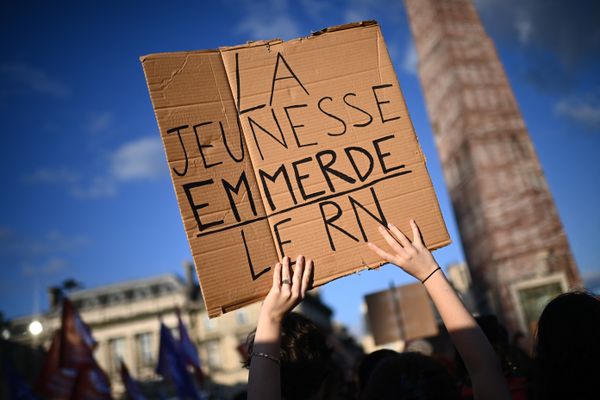 Après le succès du RN aux élections européennes du 9 juin 2024, les jeunes ont manifesté dans la rue.