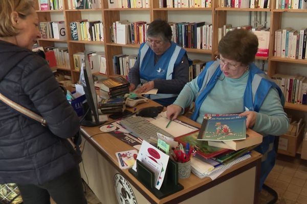 Les Secours Populaire organisent une grande braderie à Poitiers jusqu'au 22 mars.