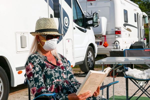 Les loueurs de camping-cars affichent souvent complet en juillet et août.