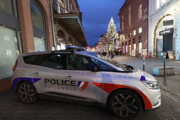 À Strasbourg, des policiers ont arrêté deux jeunes à bord d'un véhicule volé.