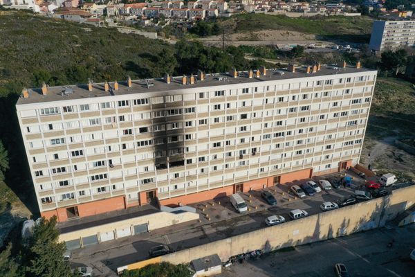 Un incendie a détruit une partie du bâtiment A du parc Kalliste dans le 15e arrondissement de Marseille, un enfant de 4 ans est décédé.