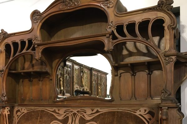 La banquette d'Eugène Gaillard, longtemps disparue, vient de refaire surface à Limoges. Elle sera proposée aux enchères le 30 novembre 2021.