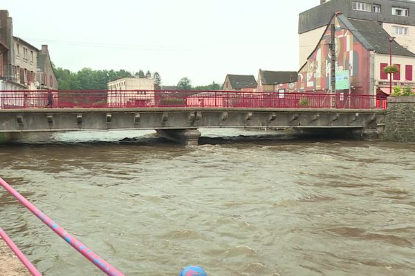 Le Gland en crue à Hirson dans l'Aisne le 16 juillet 2021