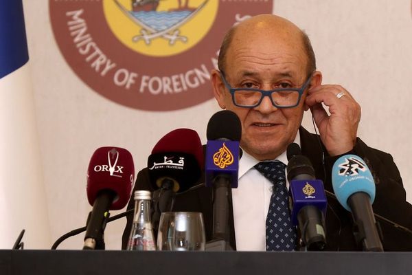 Le ministre des Affaires étrangères Jean-Yves Le Drian, ici à Doha au Qatar ce 11 février 2019, avait été la victime d'une vaste escroquerie d'usurpation de son identité l'année 2015. 