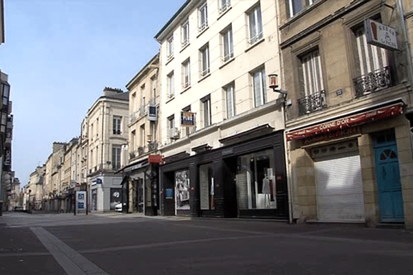 Un quinquagénaire a trouvé la mort dans la nuit de vendredi à samedi dans un appartement de la rue de Bras, située dans le centre ville de Caen.