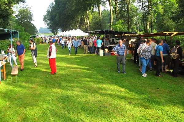 La grande vente Emmaüs au centre Abbé Pierre à Esteville (archive)