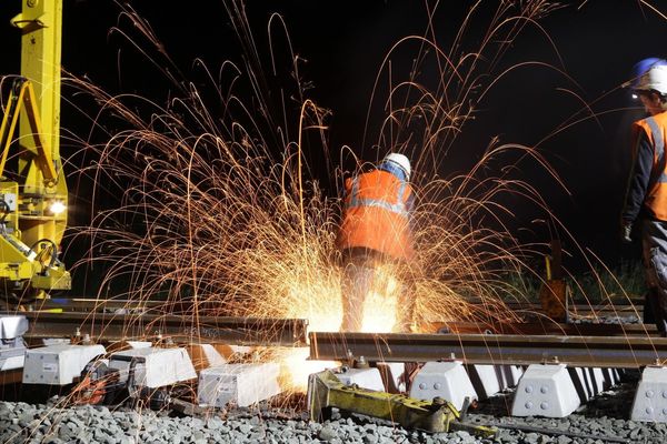 SNCF Réseau va changer les aiguillages en gare de Montaigu (Vendée), conséquence, pas de train entre 15h30 le 9 novembre et 15h30 le 10 novembre 2019, mais des autocars de substitution