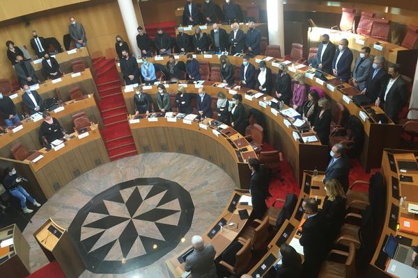 La minute de silence observée par l'Assemblée de Corse en mémoire d'Yvan Colonna, le 31 mars.