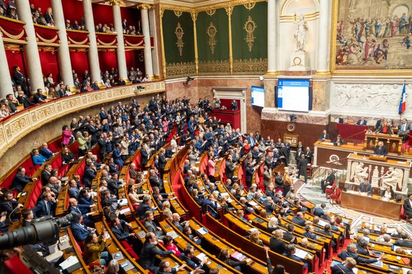 Ce 4 décembre 2024, la motion de censure visant le gouvernement Barnier a été votée.