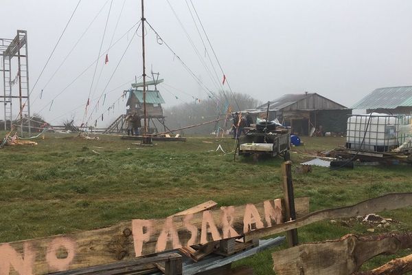 La ZAD de Saint-Victor-et-Melvieu, en Aveyron vidée de ses occupants. 