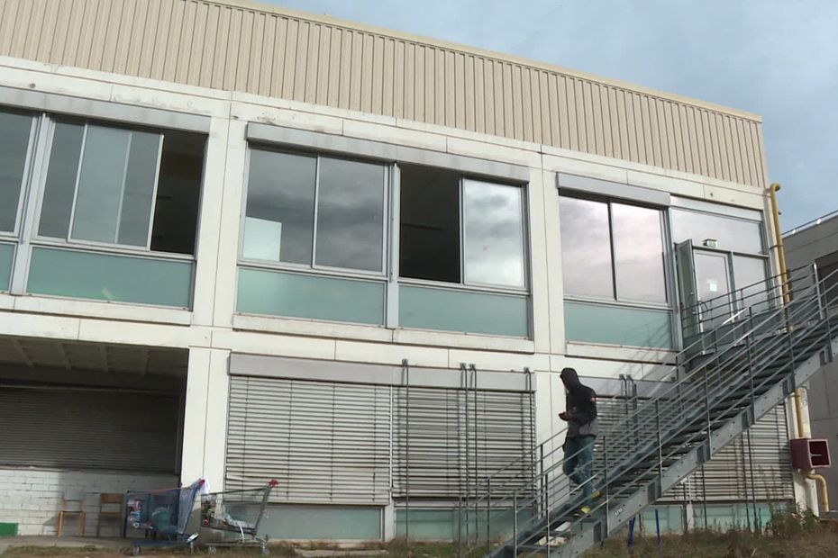 Nearly 200 People Take Refuge in Abandoned Building at Jean Jaurès University after Being Evicted from Previous Squat